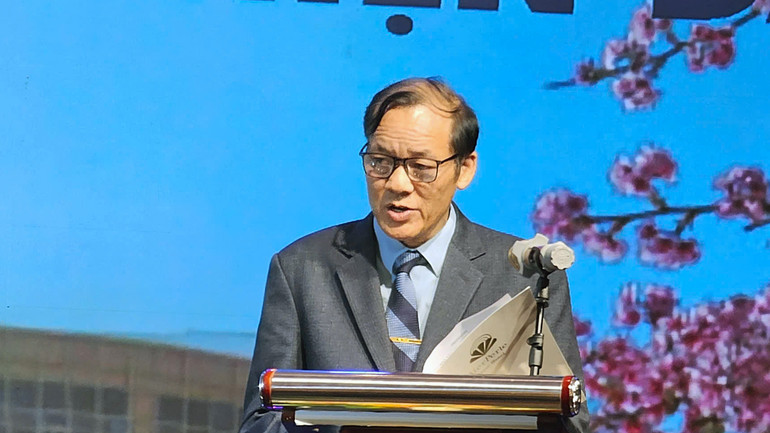 Nhà báo Uông Thái Biểu trình bày tham luận tại hội thảo.