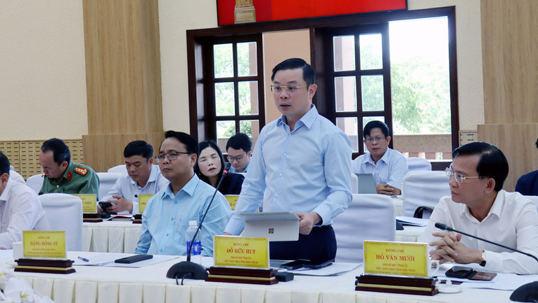 Lãnh đạo tỉnh Bình Thuận phát biểu ý kiến tại buổi làm việc.