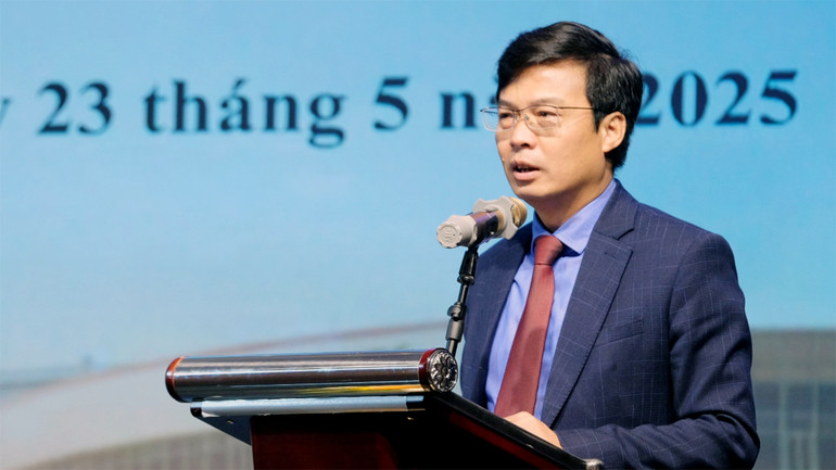 Phó Chủ tịch Ủy ban nhân dân tỉnh Lâm Đồng Đinh Văn Tuấn phát biểu tại hội thảo.