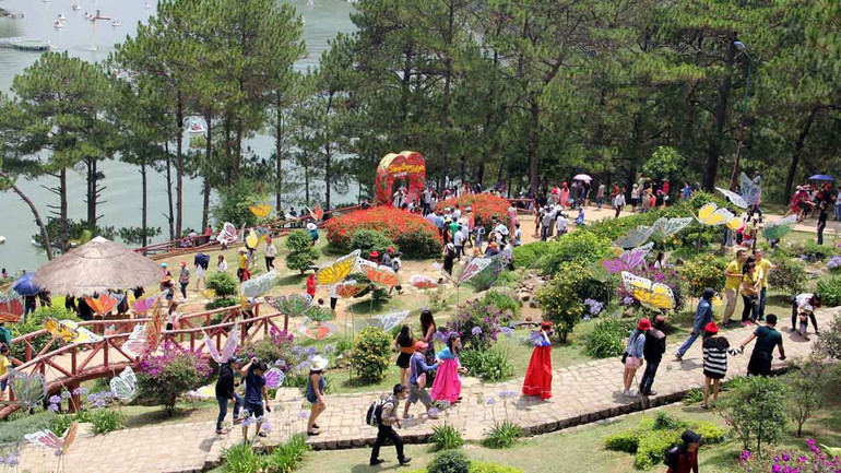 Với lợi thế về điều kiện tự nhiên và hệ thống dịch vụ, Đà Lạt là "trạm sạc” sức khỏe cho du khách.