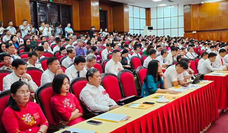 Các đại biểu tham dự kỳ họp. Các đại biểu tham dự kỳ họp.