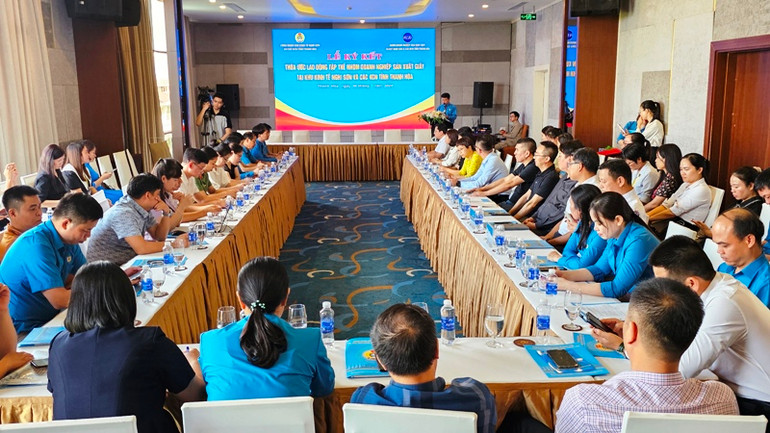 Quang cảnh buổi lễ. Quang cảnh buổi lễ.