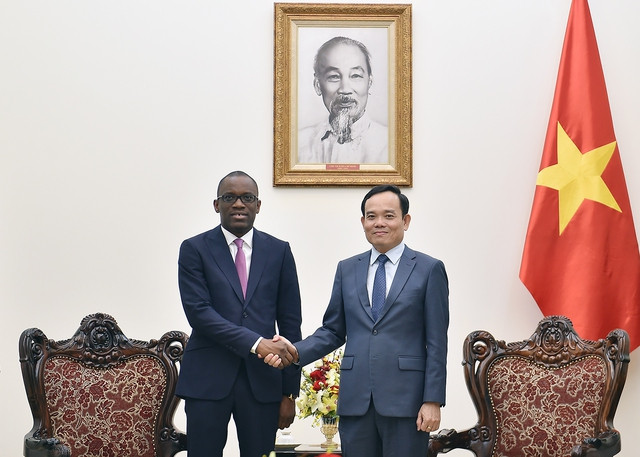 Phó Thủ tướng Trần Lưu Quang tiếp Bộ trưởng Ngoại giao Benin Olushegun Adjadi Bakari đang có chuyến thăm chính thức Việt Nam. (Ảnh: VGP)