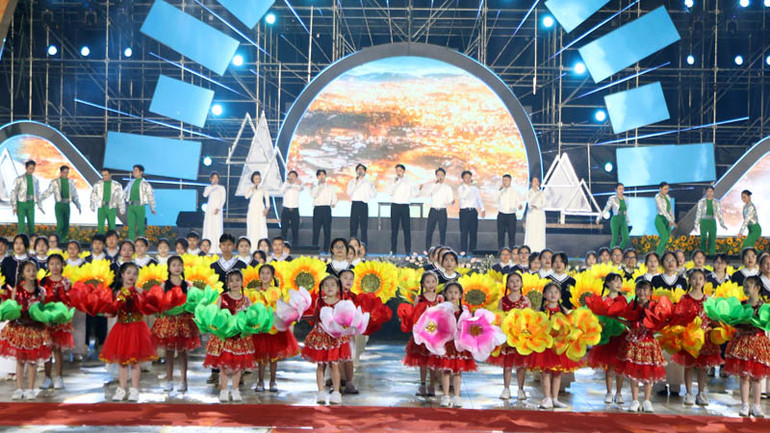 Đà Lạt được mệnh danh là thành phố ngàn hoa quanh năm khoe sắc, từ lâu đã trở thành điểm đến an toàn, hấp dẫn của du khách trong nước và quốc tế. Đà Lạt được mệnh danh là thành phố ngàn hoa quanh năm khoe sắc, từ lâu đã trở thành điểm đến an toàn, hấp dẫn của du khách trong nước và quốc tế.