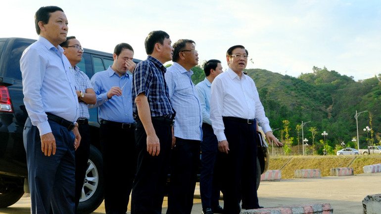 Đồng chí Phan Đình Trạc và Đoàn công tác đi thực tế tại công trình hồ chứa nước Đạ Sị.