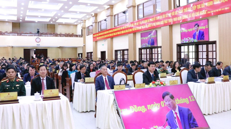 Các đại biểu tham dự kỳ họp.