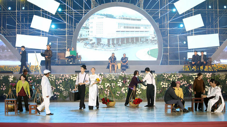 Hoạt cảnh sinh động về phố phường Đà Lạt. Hoạt cảnh sinh động về phố phường Đà Lạt.