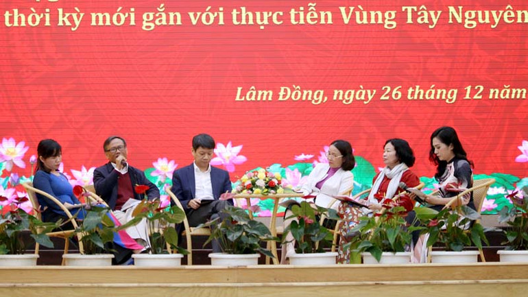 Các chuyên gia, nhà nghiên cứu luận giải, chia sẻ thông tin thực tiễn về xây dựng và thực hiện các hệ giá trị và chuẩn mực con người Việt Nam ở Tây Nguyên trong giai đoạn hiện nay.