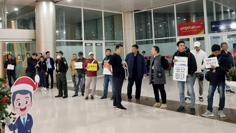 Quang cảnh đón khách của đường bay mới Đà Lạt - Seoul rạng sáng 21/12.