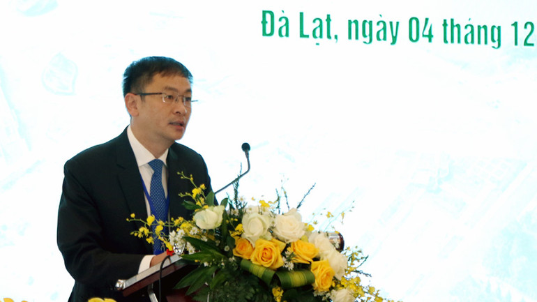 Chủ tịch Ủy ban nhân dân thành phố Đà Lạt Đặng Quang Tú phát biểu tại hội thảo.