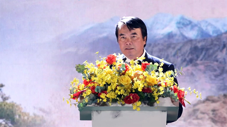 Phó Chủ tịch Ủy ban nhân dân tỉnh Lâm Đồng phát biểu ý kiến tại chương trình. Phó Chủ tịch Ủy ban nhân dân tỉnh Lâm Đồng phát biểu ý kiến tại chương trình.