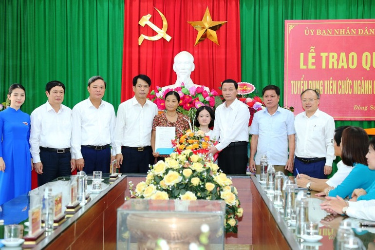 Tỉnh Thanh Hóa thực hiện tuyển dụng viên chức đối với cô Lê Thị Thắm giàu nghị lực vượt khó.