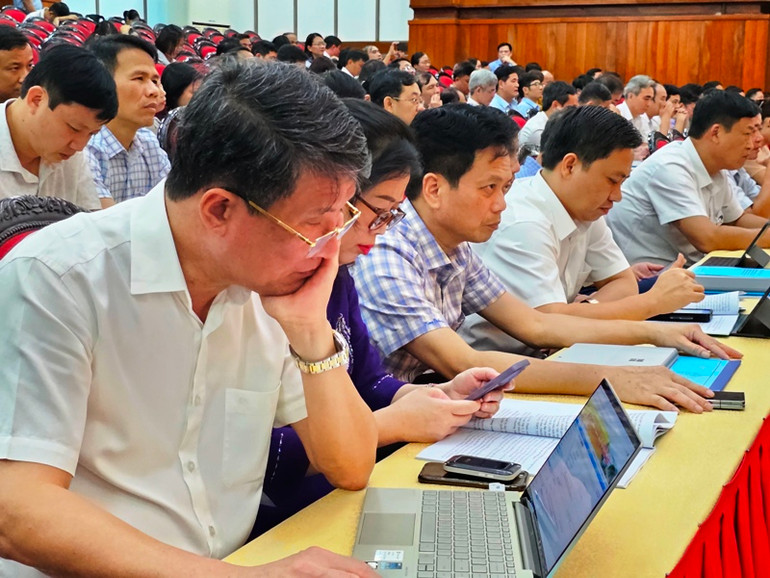 Các đại biểu tham dự hội nghị.