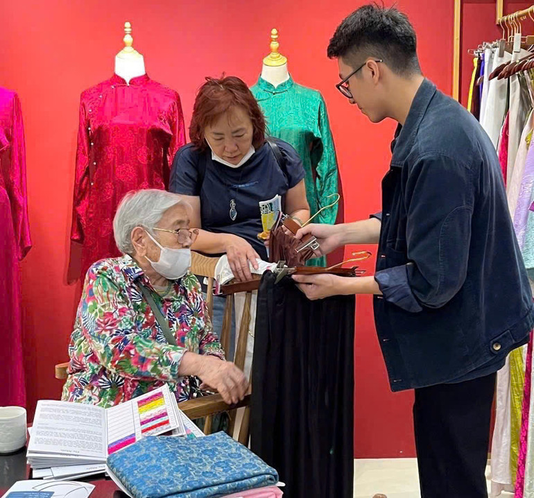 Dù mới chỉ ra thị trường chưa đầy một năm, nhưng các sản phẩm của Du Nhiên được rất nhiều khách nước ngoài biết đến. Dù mới chỉ ra thị trường chưa đầy một năm, nhưng các sản phẩm của Du Nhiên được rất nhiều khách nước ngoài biết đến.