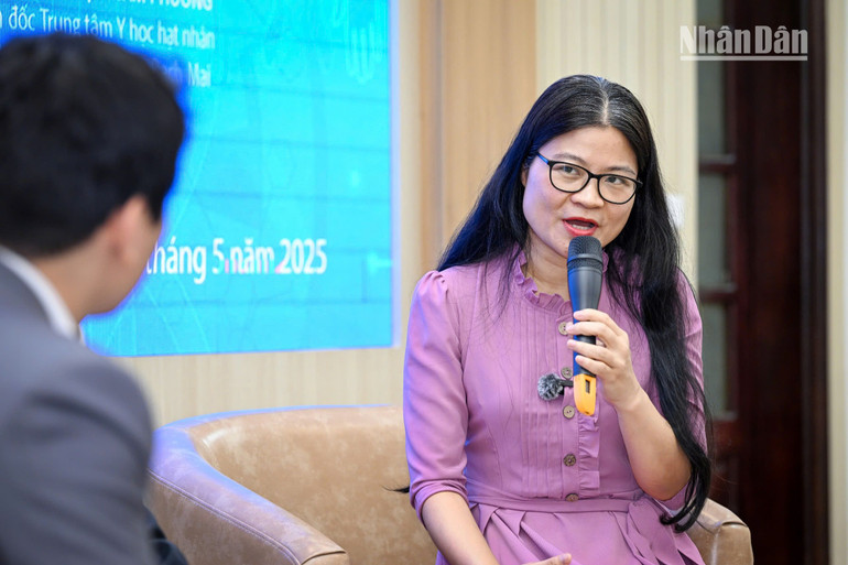 Phó Giáo sư, Tiến sĩ, bác sĩ Phạm Cẩm Phương.