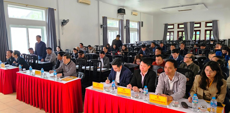 Các đại biểu tham dự và phát biểu tại buổi họp báo. Các đại biểu tham dự và phát biểu tại buổi họp báo.