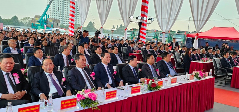 Các đại biểu tham dự lễ khởi công.