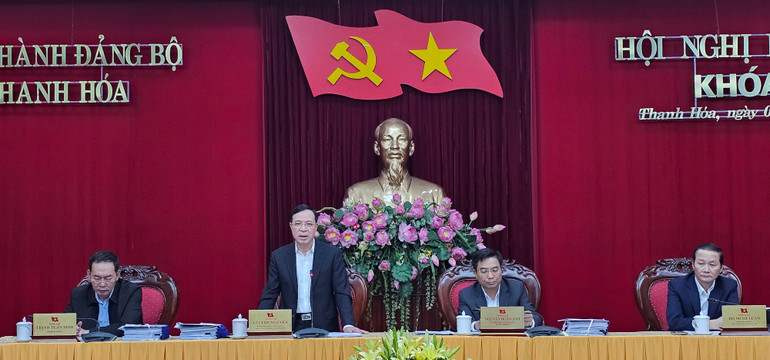 Đoàn chủ tọa điều hành hội nghị.