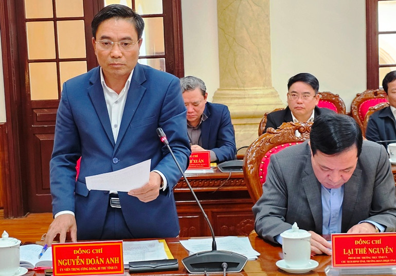 Bí thư Tỉnh ủy Thanh Hóa trao đổi, phản ánh những vấn đề phát sinh từ thực tiễn.