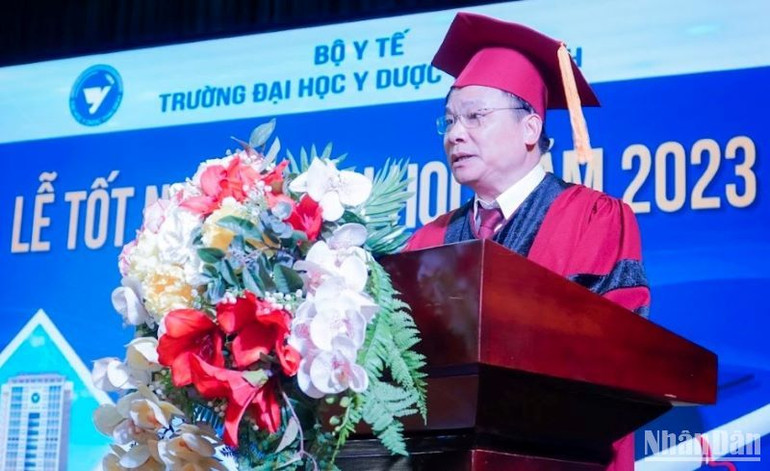 PGS, TS Nguyễn Duy Cường, Hiệu trưởng Đại học Y Dược Thái Bình phát biểu tại buổi lễ.