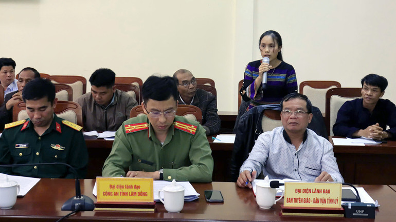 Đại biểu phát biểu ý kiến tại hội nghị.