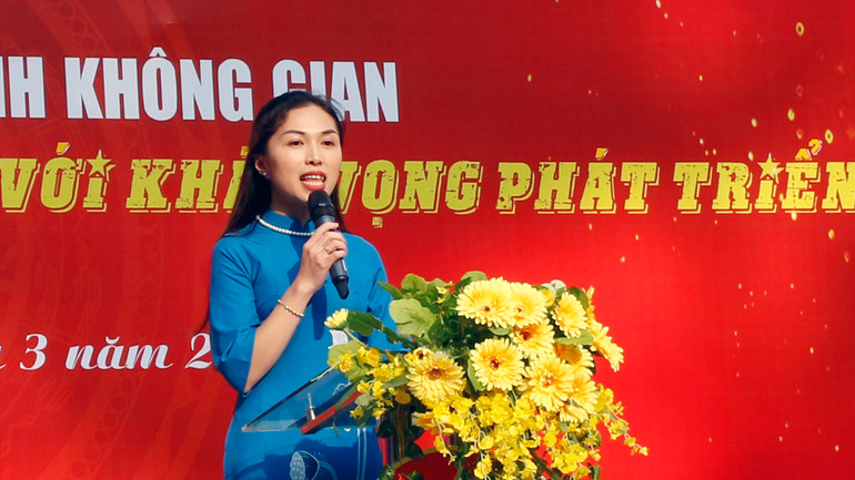 Phó Bí thư Tỉnh đoàn, Chủ tịch Hội đồng Đội tỉnh Lâm Đồng Trần Diệp Mỹ Dung phát biểu tại sự kiện.