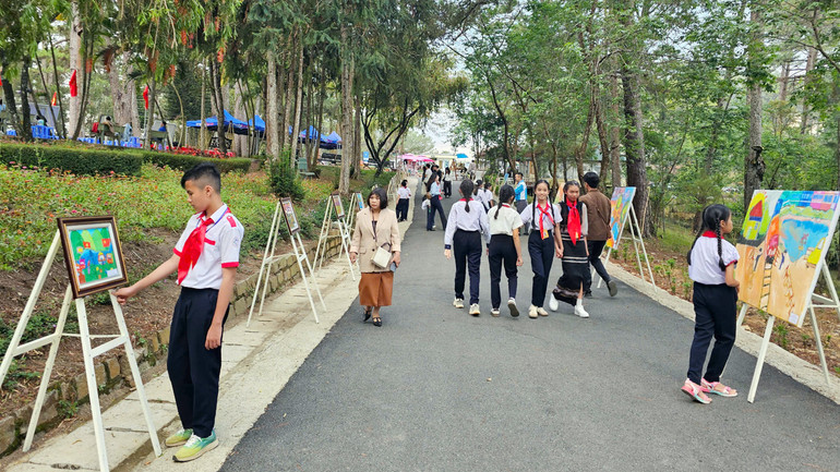 Một góc “Không gian “50 năm Đà Lạt-Lâm Đồng vươn mình với khát vọng phát triển”.