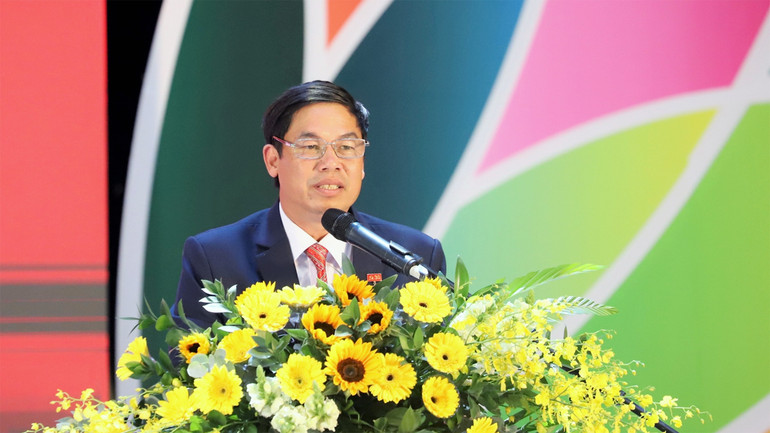 Phó Bí thư Thường trực Thành ủy, Chủ tịch Hội đồng nhân dân thành phố Bảo Lộc Nghiêm Xuân Đức đọc diễn văn tại lễ kỷ niệm. Phó Bí thư Thường trực Thành ủy, Chủ tịch Hội đồng nhân dân thành phố Bảo Lộc Nghiêm Xuân Đức đọc diễn văn tại lễ kỷ niệm.