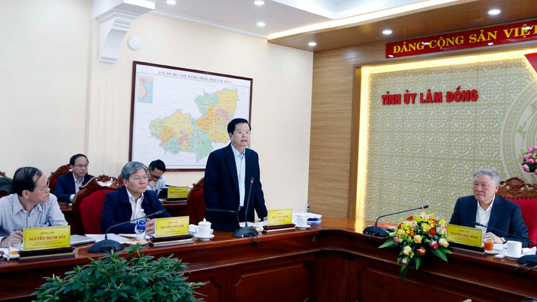 Phó Thủ tướng Mai Văn Chính phát biểu ý kiến tại hội nghị.