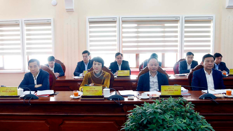 Các đồng chí Thường trực Tỉnh ủy Lâm Đồng tham dự hội nghị.