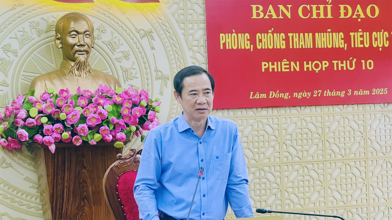 Đồng chí Nguyễn Thái Học, Quyền Bí thư Tỉnh ủy, Trưởng Ban Chỉ đạo phòng, chống tham nhũng, lãng phí, tiêu cực tỉnh Lâm Đồng phát biểu tại phiên họp. Ảnh: N.T