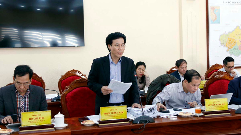 Thành viên Đoàn kiểm tra phát biểu ý kiến tại hội nghị.