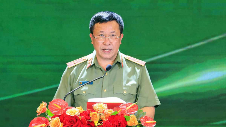 Thiếu tướng, Nghệ sĩ Nhân dân Nguyễn Công Bẩy phát biểu khai mạc.