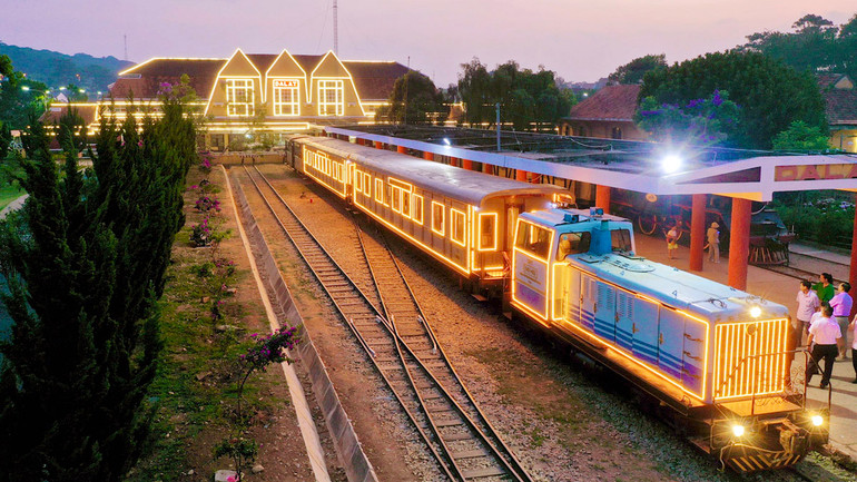 Hành trình chuyến tàu đêm Đà Lạt đã được vận hành phục vụ du khách.