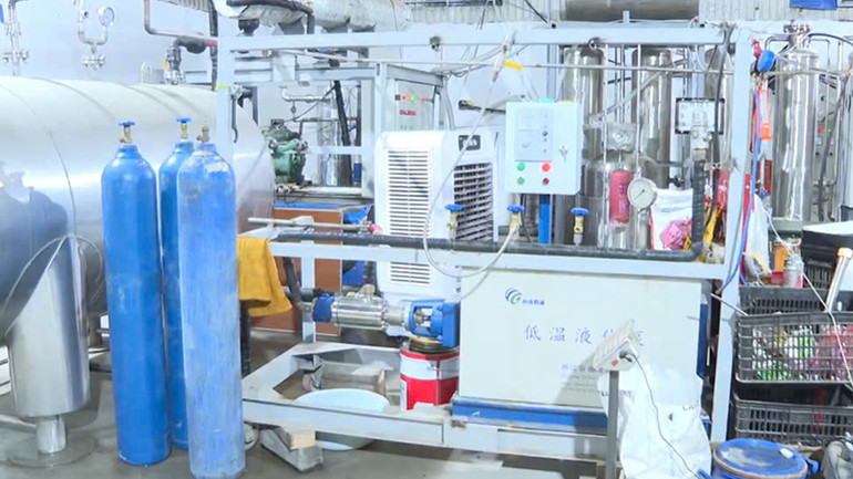 Thiết bị sản xuất và bình chứa khí N2O.