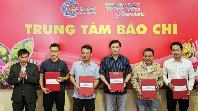 Đại diện các cơ quan báo chí bảo trợ truyền thông cho Festival Hoa Đà Lạt lần thứ 10.