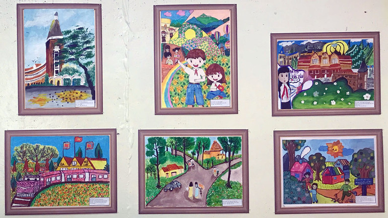 Tác phẩm của thiếu nhi 2 thành phố tại triển lãm.