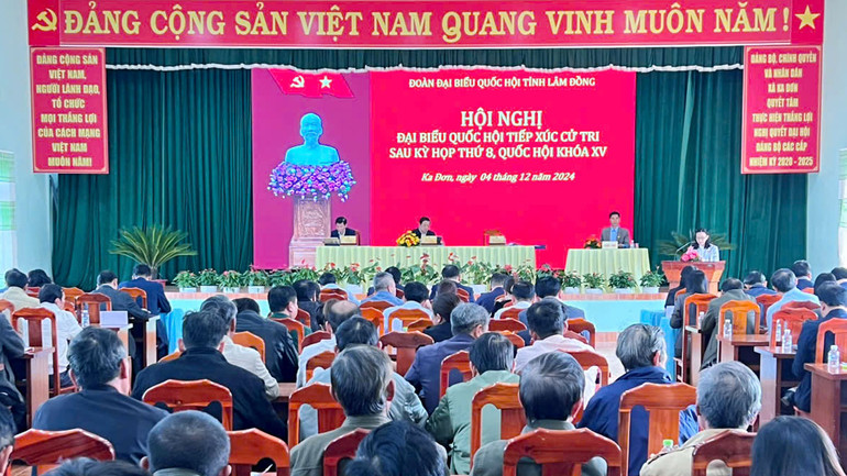 Quang cảnh buổi tiếp xúc cử tri tại xã Ka Đơn, huyện Đơn Dương, Lâm Đồng.