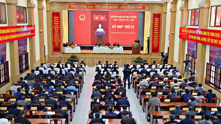 Quang cảnh kỳ họp.