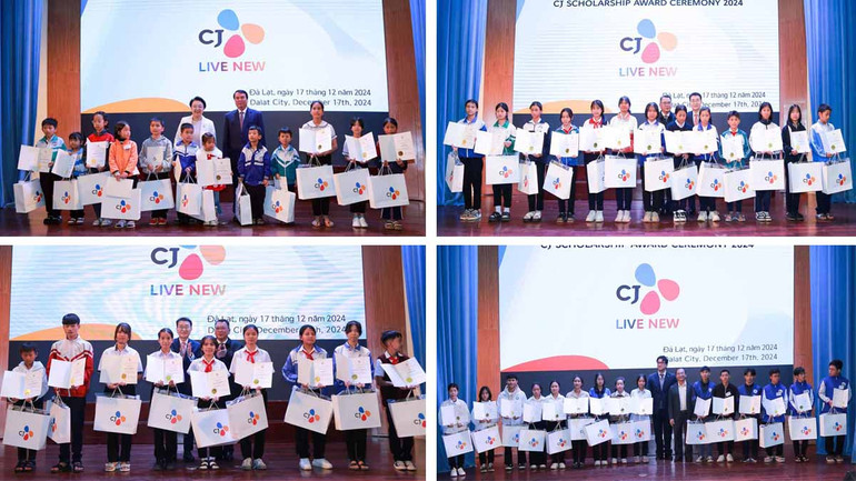 Ban tổ chức trao học bổng tặng học sinh và sinh viên Lâm Đồng.