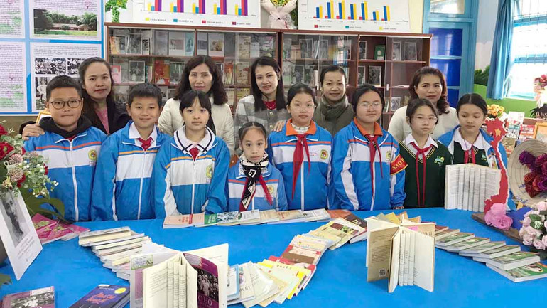 Cô trò Trường tiểu học Lê Quý Đôn trong "Không gian văn hóa Hồ Chí Minh”.