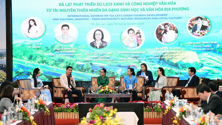 Các phiên thảo luận với sự tham gia của các chuyên gia, nhà khoa học, nhà quản lý.