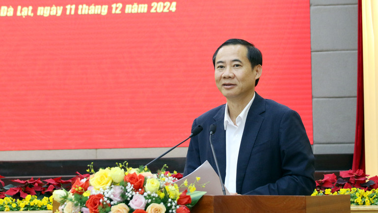 Quyền Bí thư Tỉnh ủy Lâm Đồng Nguyễn Thái Học phát biểu ý kiến tại hội nghị.