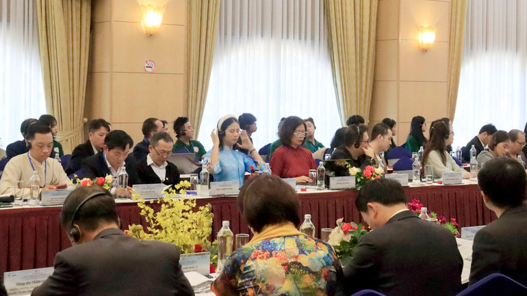 Đại biểu tham dự hội thảo.