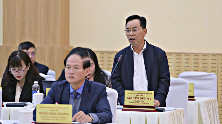 Đại biểu trình bày ý kiến tại hội nghị.