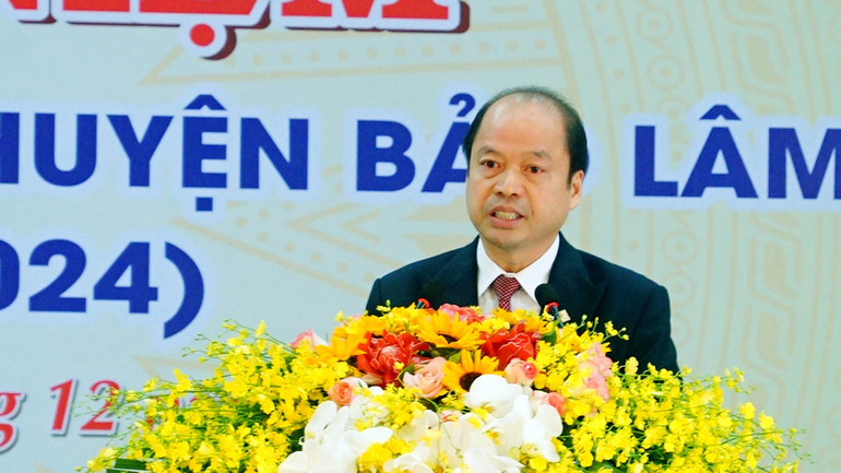 Bí thư Huyện ủy Bảo Lâm Nguyễn Viết Vân trình bày diễn văn kỷ niệm. Bí thư Huyện ủy Bảo Lâm Nguyễn Viết Vân trình bày diễn văn kỷ niệm.