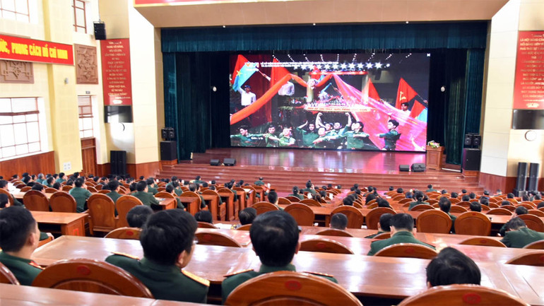 Toàn thể cán bộ, giảng viên, nhân viên, chiến sĩ Học viện theo dõi trực tiếp Lễ kỷ niệm 80 năm Ngày thành lập Quân đội nhân dân Việt Nam và 35 năm Ngày hội Quốc phòng toàn dân.