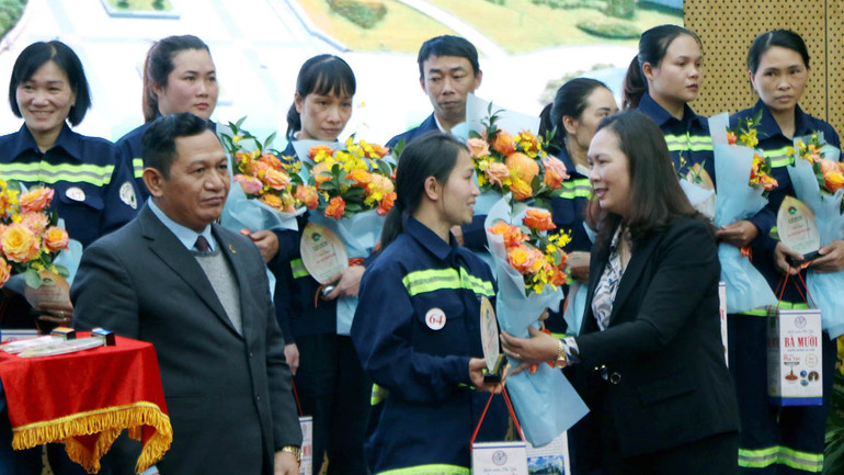 Lãnh đạo tỉnh Lâm Đồng và thành phố Đà Lạt biểu dương công nhân môi trường. Lãnh đạo tỉnh Lâm Đồng và thành phố Đà Lạt biểu dương công nhân môi trường.
