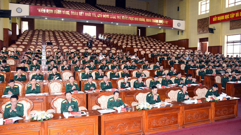 Cán bộ, giảng viên, học viên Học viện Lục quân tham dự hội thảo.