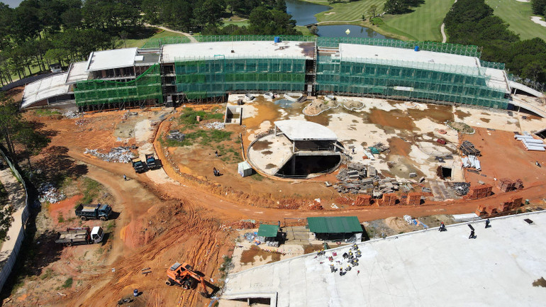 Chưa triển khai tháo dỡ công trình vi phạm tại dự án tòa nhà câu lạc bộ golf do chưa có phương án phá dỡ theo quy định.